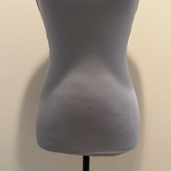 Lululemon Size 4 Racerback Gray Top - Picture 3 of 8